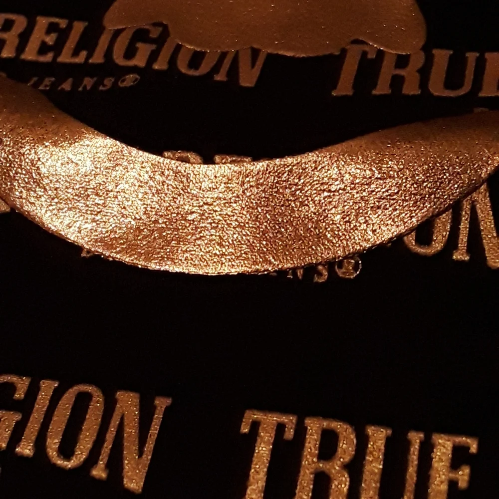 TRUE RELIGION GRAPHIC TEE  (THE LAST SHIRT IS IN WHITE/GOLD ONLY!!! (NO BLACK) - Picture 9 of 11